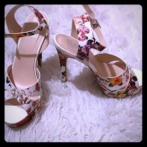 Heels flower white design